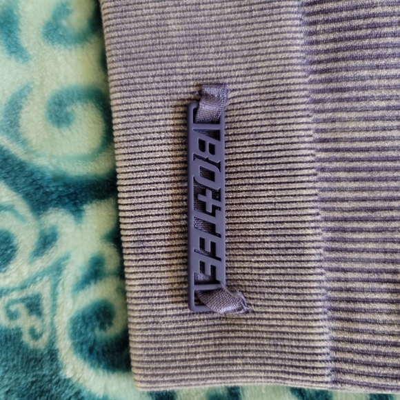 🍒 NWOT Bo+Tee RELAY Keyhole Zip Crop Top  Violet S - Picture 5 of 7